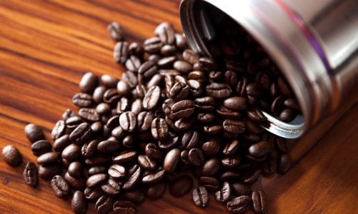 Kawa i herbata – jak wykorzystać je do sprzątania?