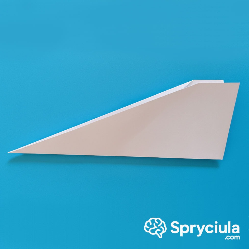 Składamy całość na pół wzdłuż środkowej linii